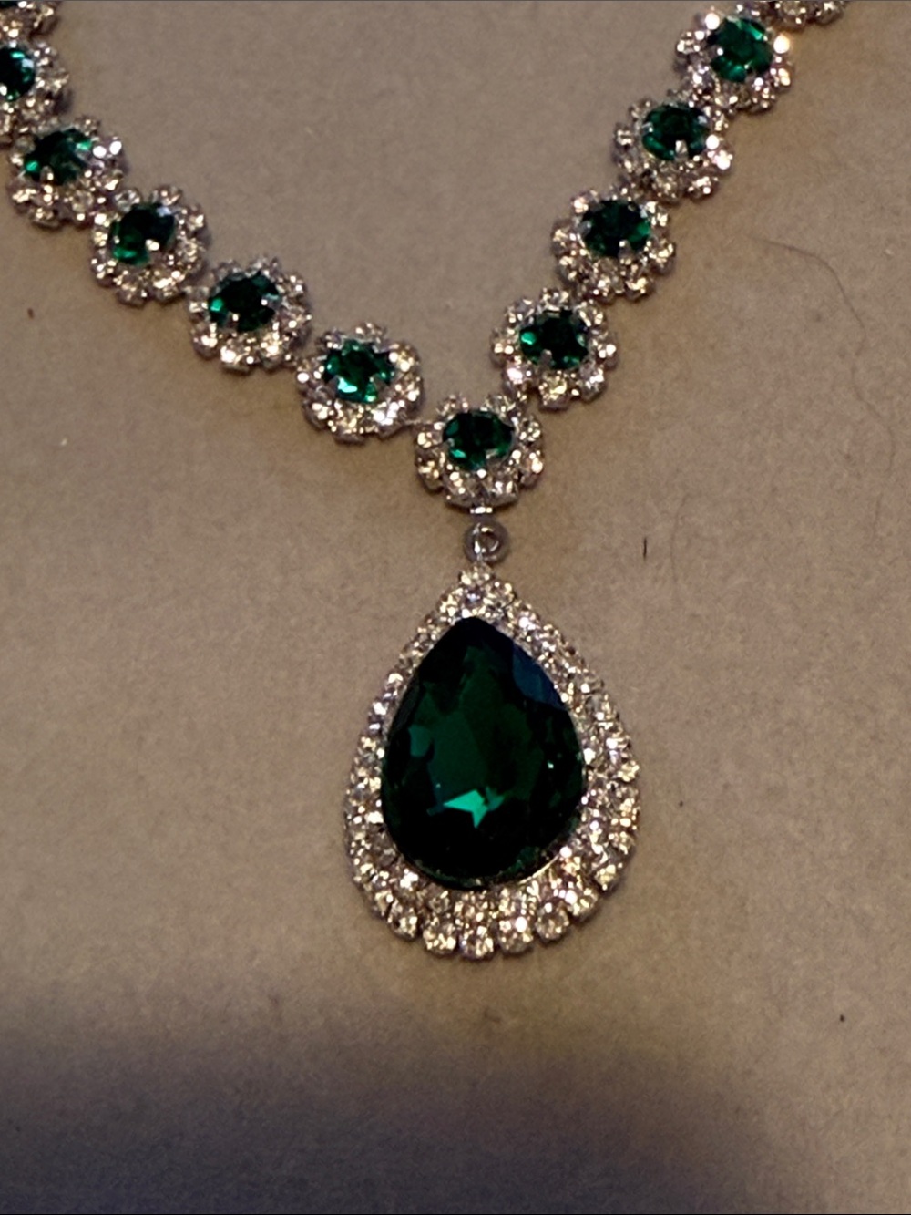 Emerald Teardrop Crystal Necklace and Earrings Set - Green - Picture 2 of 8